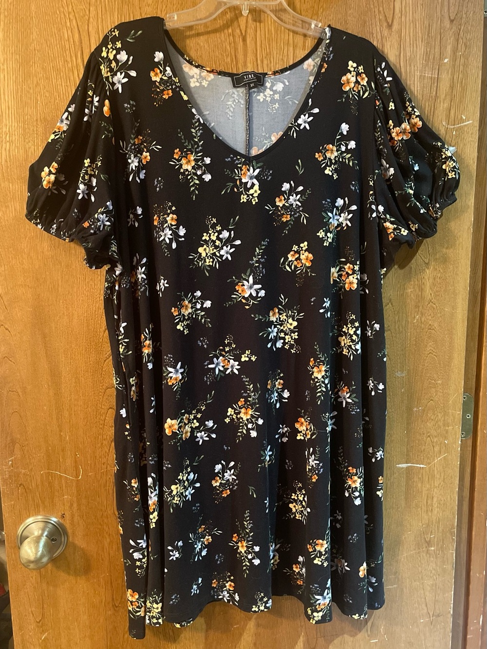 Short-Sleeved, V-Neck T-Shirt Style DRESS, Soft, Floral w/pockets 3X Plus-size